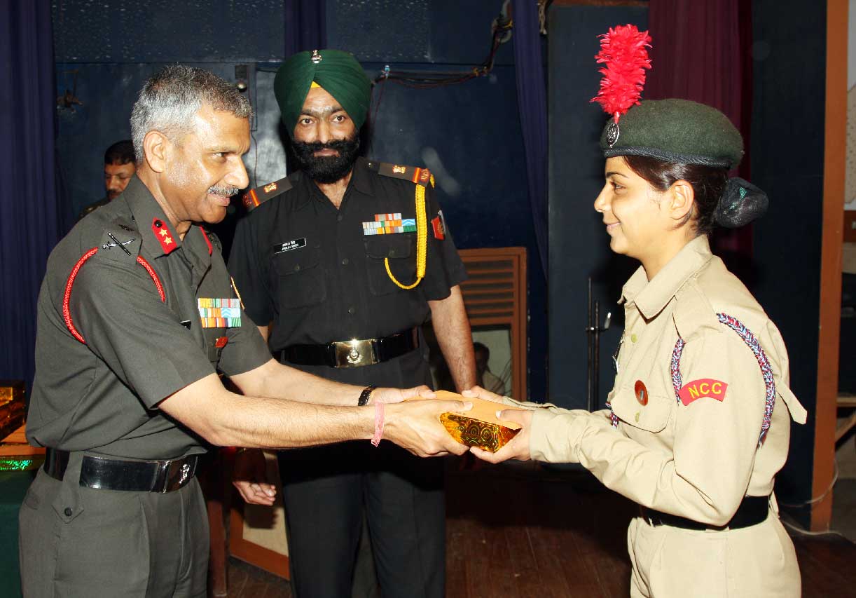 SUO Tejaswini Patil falicited by ADG NCC for participated in RDC 2013