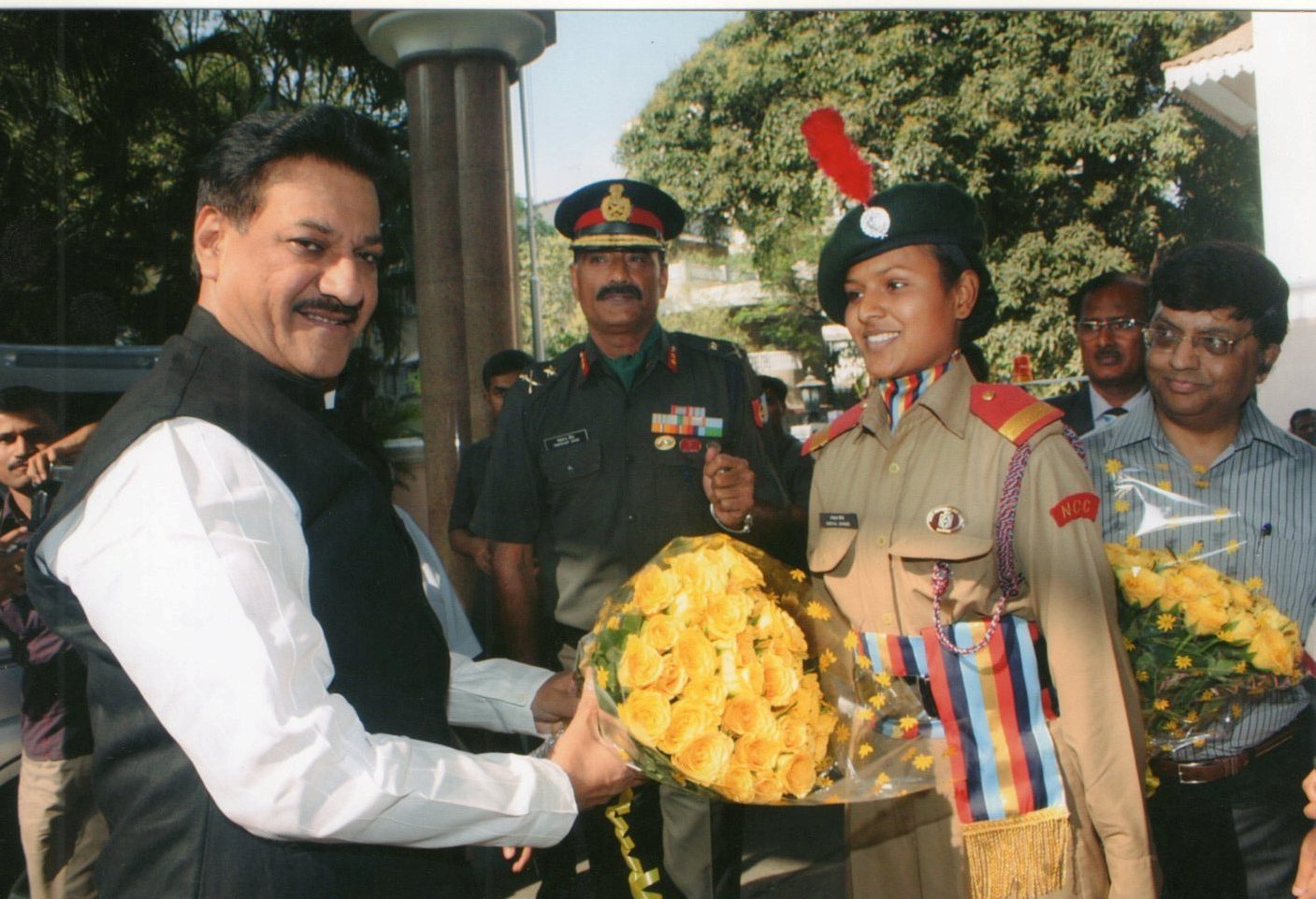 SUO Snehal R Shinde faclicited by Chief Minister Pruthviraj Chavan for Leading Girls Contigent in RDC 2012